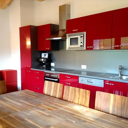 Chasa Sulai Lägenhet