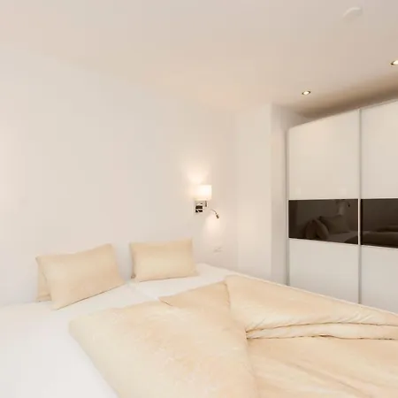 Апартаменты Chasa Sulai *